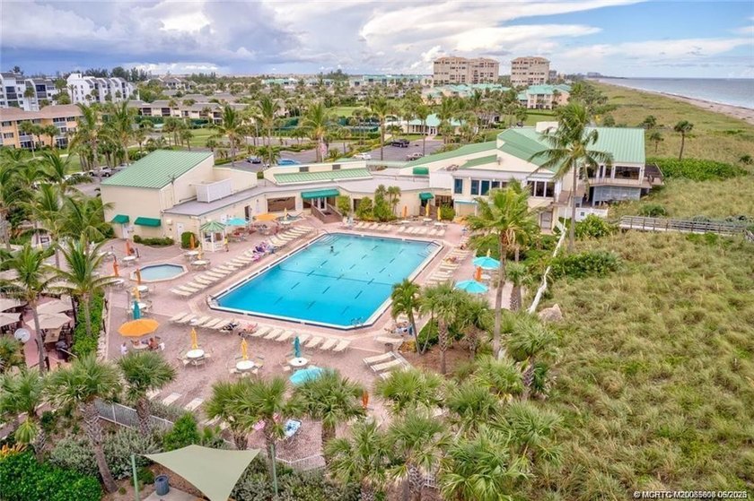 OCEANFRONT - Must see this cute and cozy 2/2 oceanfront condo - photo 32
