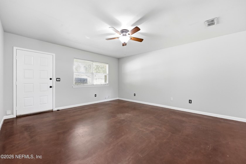 Your new 3/2 BEACH home awaits with New Hardee Siding so you can - photo 7