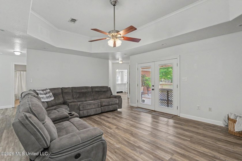Beautiful brick home in Quail Ridge Subdivision located in the - photo 2