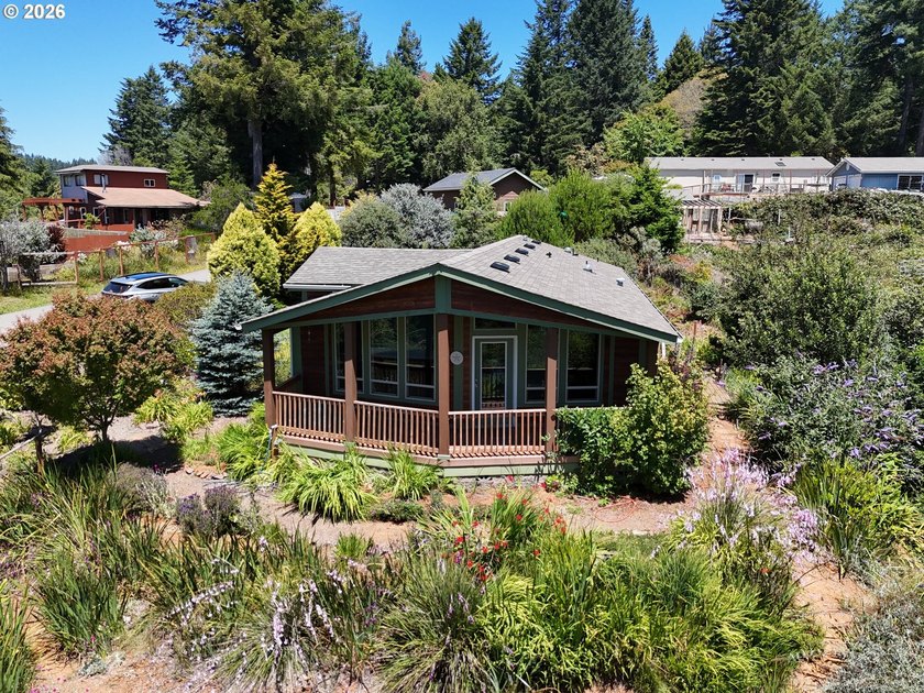 This newer 2bdrm 2 bath with study is tucked into a beautiful 1 - photo 3