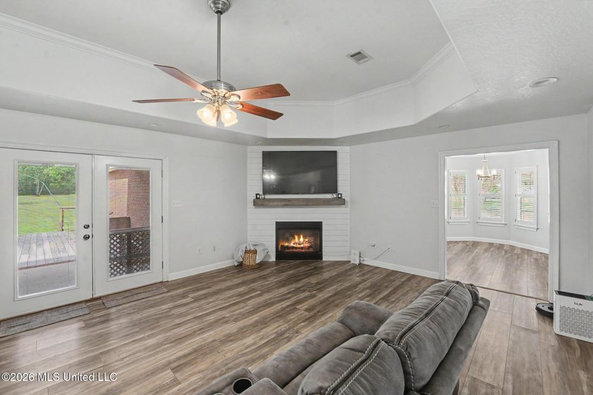 Beautiful brick home in Quail Ridge Subdivision located in the - photo 5