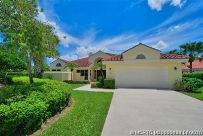 Luxury Living in Harbour Ridge Country Club! Renovated and - photo 2