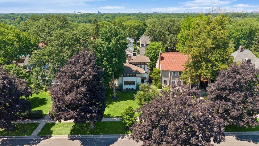 Discover the endless charm of this beautifully preserved 1923 - photo 3