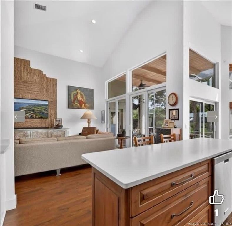 Luxury Living in Harbour Ridge Country Club! Renovated and - photo 4