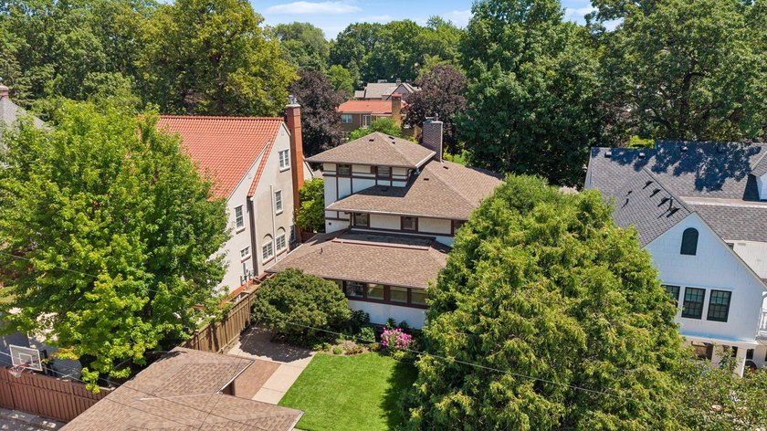 Discover the endless charm of this beautifully preserved 1923 - photo 7