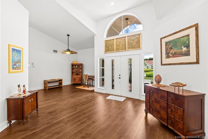 Luxury Living in Harbour Ridge Country Club! Renovated and - photo 8