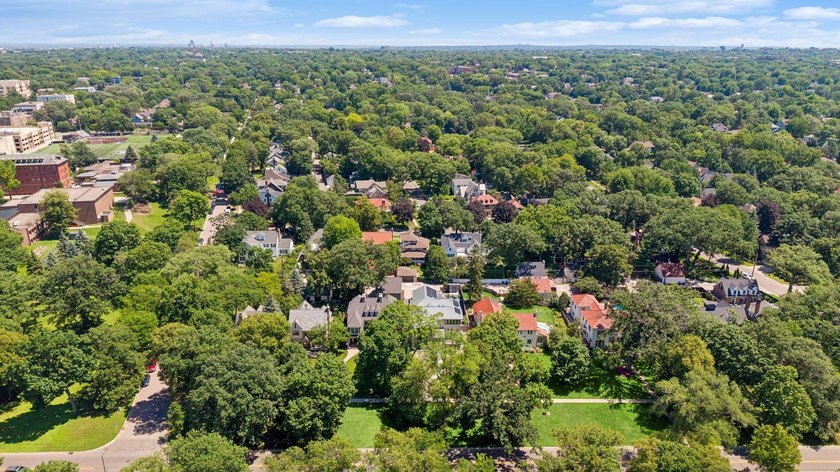 Discover the endless charm of this beautifully preserved 1923 - photo 9