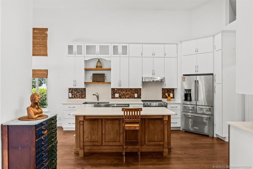 Luxury Living in Harbour Ridge Country Club! Renovated and - photo 10