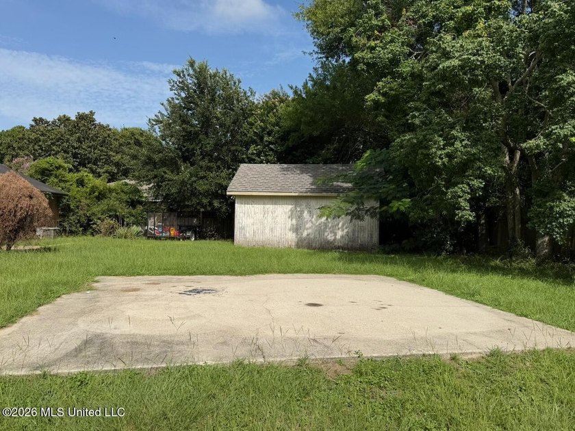 Cash-Flowing Investment on a Large Corner Lot! Situated on a - photo 5
