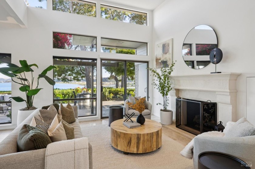 A single-level home, with 180 degree views, in a gated community - photo 6