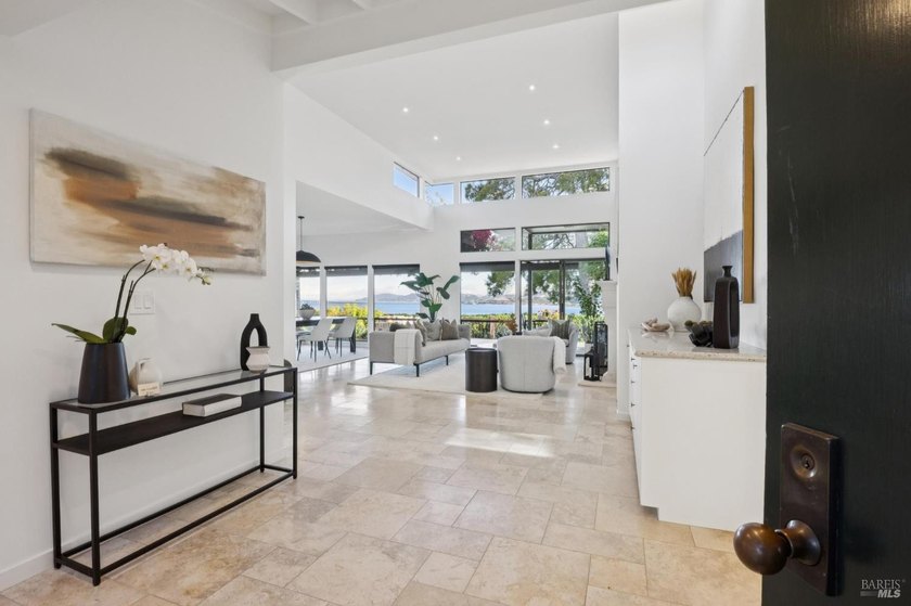 A single-level home, with 180 degree views, in a gated community - photo 9
