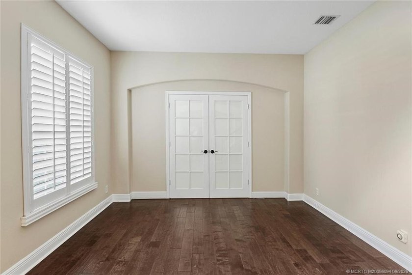Size matters! Spacious 3,580 square foot under air pool home - photo 4
