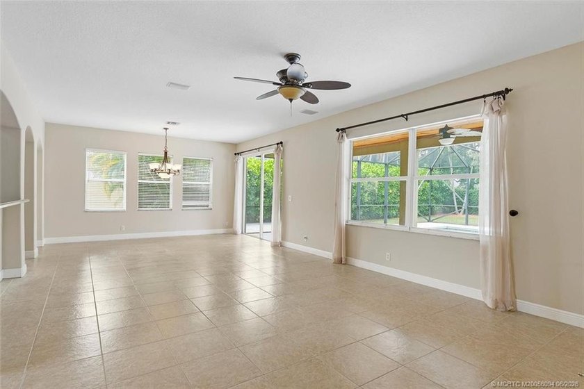 Size matters! Spacious 3,580 square foot under air pool home - photo 8