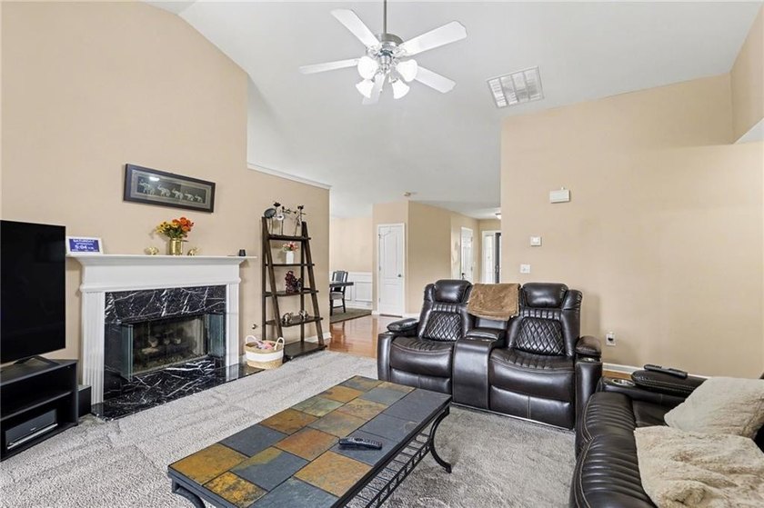 Welcome to Mirror Lake, where resort-style living meets everyday - photo 4