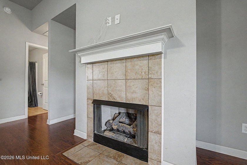 Welcome home to this well-maintained 3 bedroom, 2 bath split - photo 6