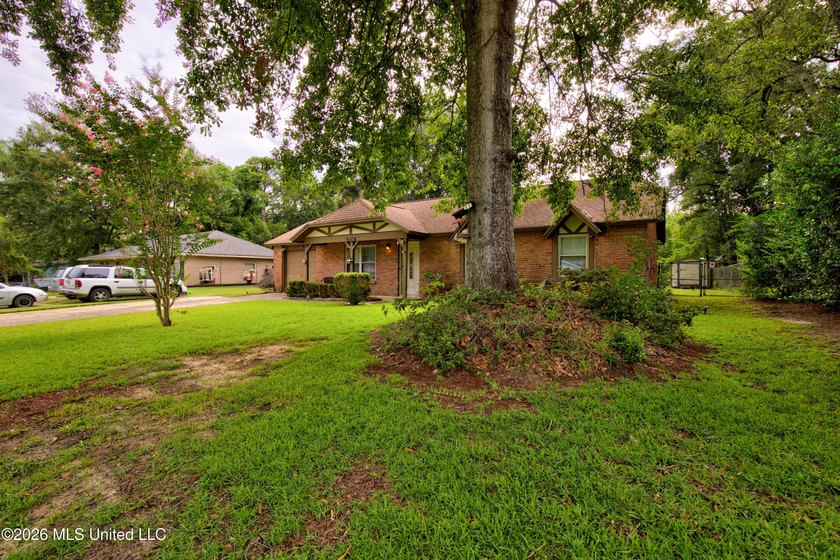 This charming all-brick 4-bedroom, 2-bath home has been lovingly - photo 4