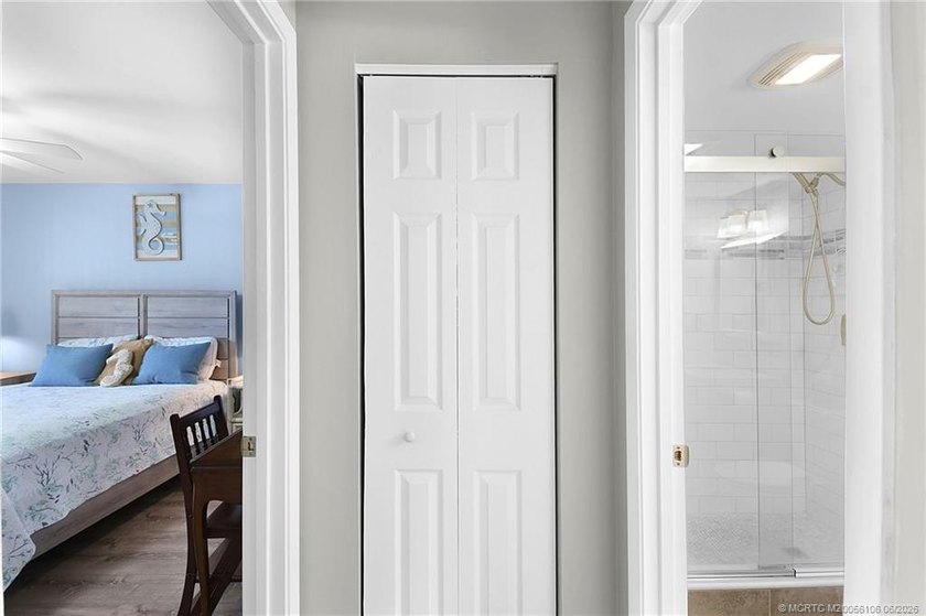 Beautiful, updated FIRST FLOOR, 1 Bed/1 Bath, 699 Sq Ft condo - photo 9