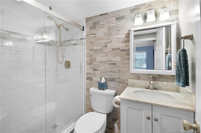 Beautiful, updated FIRST FLOOR, 1 Bed/1 Bath, 699 Sq Ft condo - photo 10