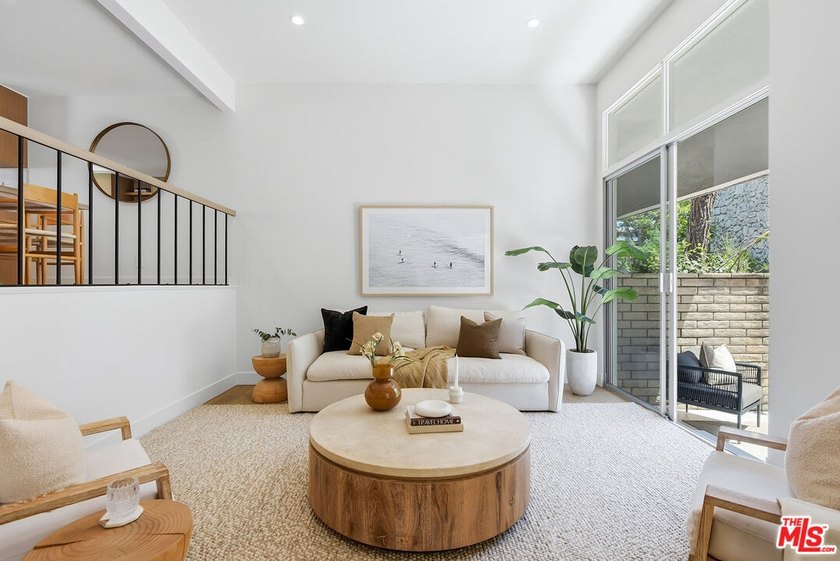 Extensively renovated and just completed 3 bedroom, 2.5 bathroom - photo 4