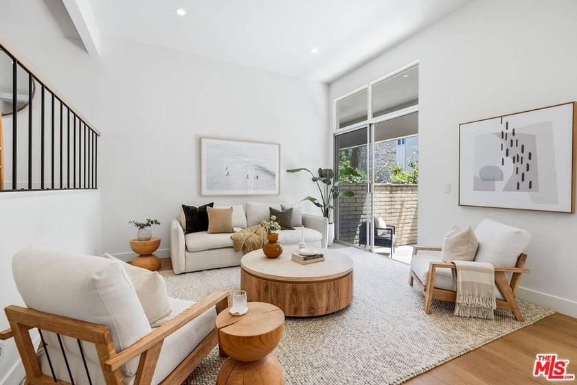 Extensively renovated and just completed 3 bedroom, 2.5 bathroom - photo 5