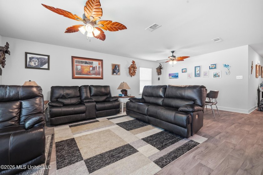 SELLER IS OFFERING UP TO $10,000 IN BUYER CONCESSIONS WITH AN - photo 9