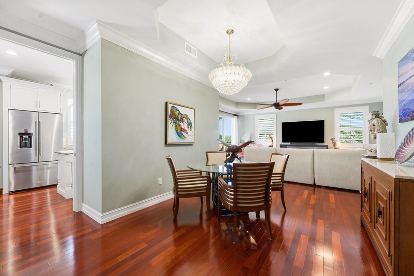 Fully Updated Penthouse-Level Residence beautifully updated - photo 11