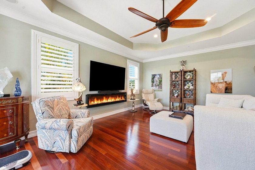 Fully Updated Penthouse-Level Residence beautifully updated - photo 12