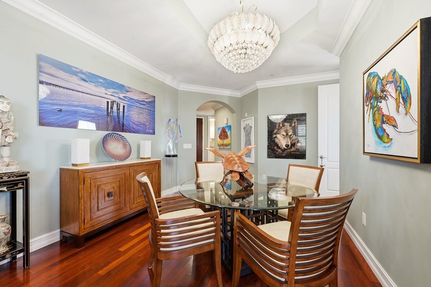 Fully Updated Penthouse-Level Residence beautifully updated - photo 17