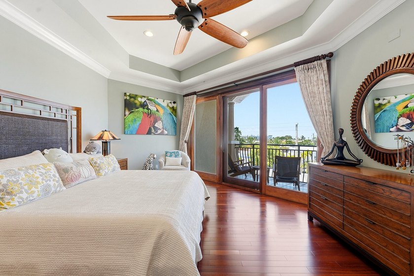 Fully Updated Penthouse-Level Residence beautifully updated - photo 18
