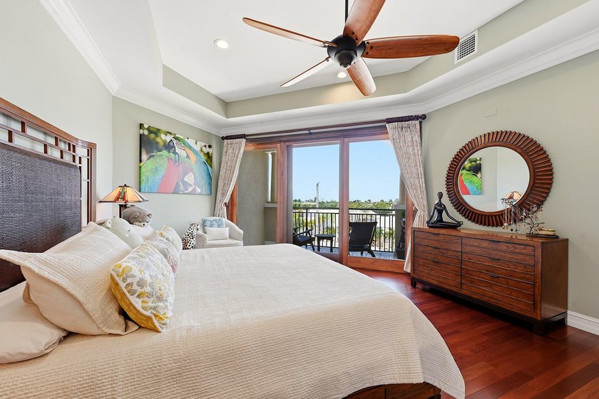 Fully Updated Penthouse-Level Residence beautifully updated - photo 20