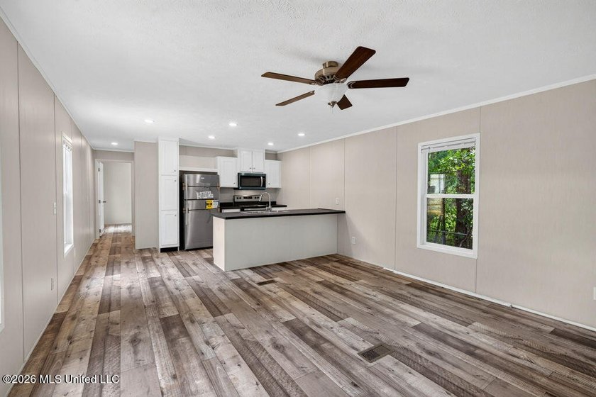 Brand new and never lived in! This beautiful 16' x 76' - photo 3