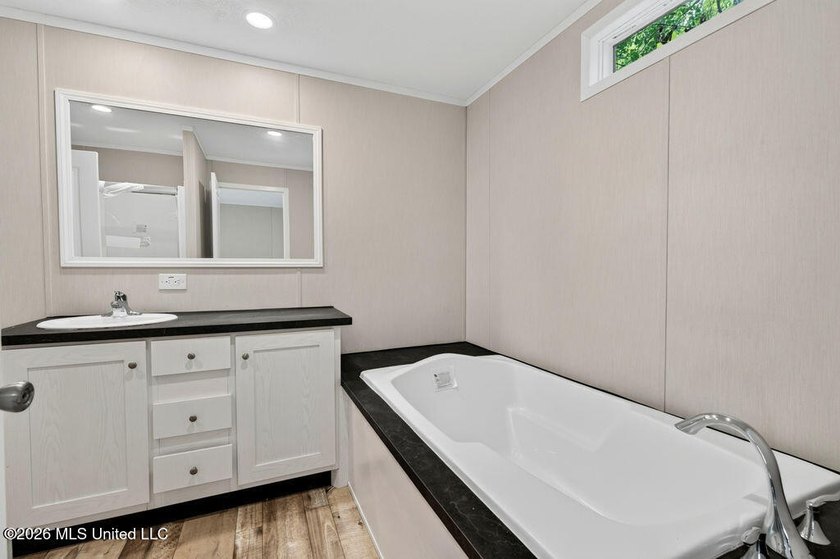 Brand new and never lived in! This beautiful 16' x 76' - photo 4