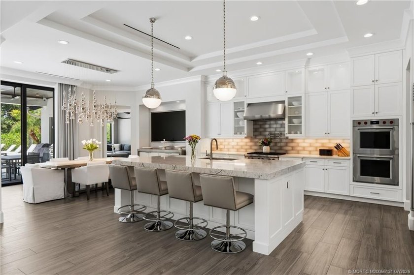 Welcome to this extraordinary waterfront estate in the gated - photo 4