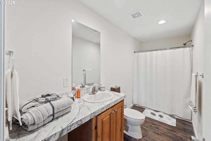 This move-in-ready home offers three bedrooms, twOpo bathrooms - photo 15