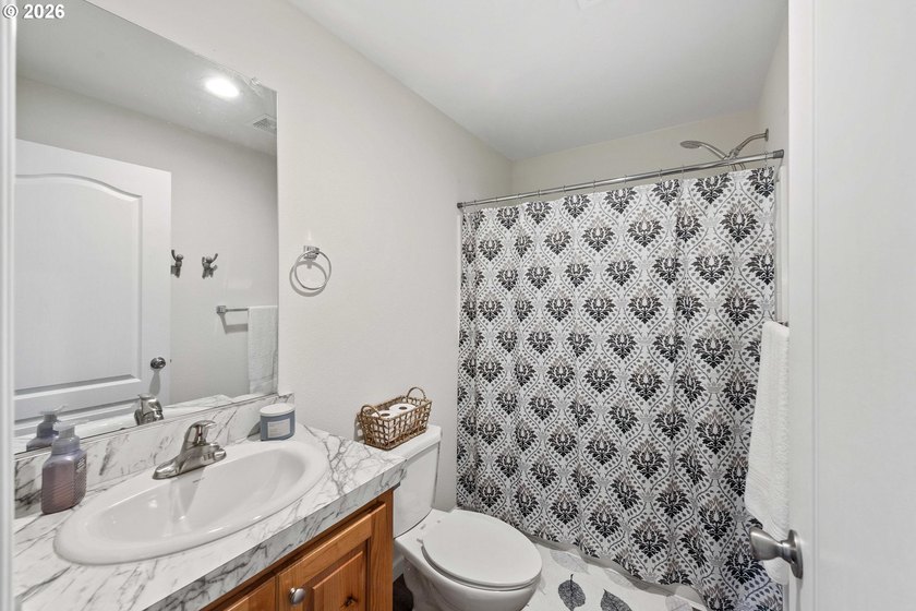 This move-in-ready home offers three bedrooms, twOpo bathrooms - photo 18