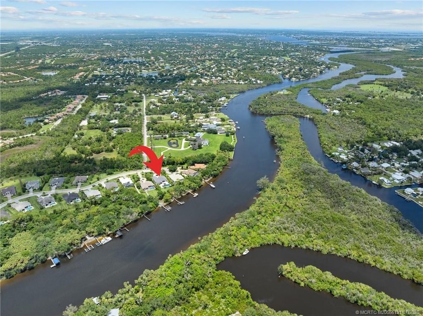 Welcome to this extraordinary waterfront estate in the gated - photo 10