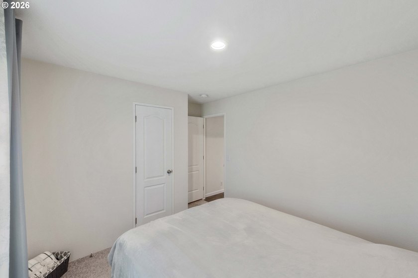 This move-in-ready home offers three bedrooms, twOpo bathrooms - photo 20