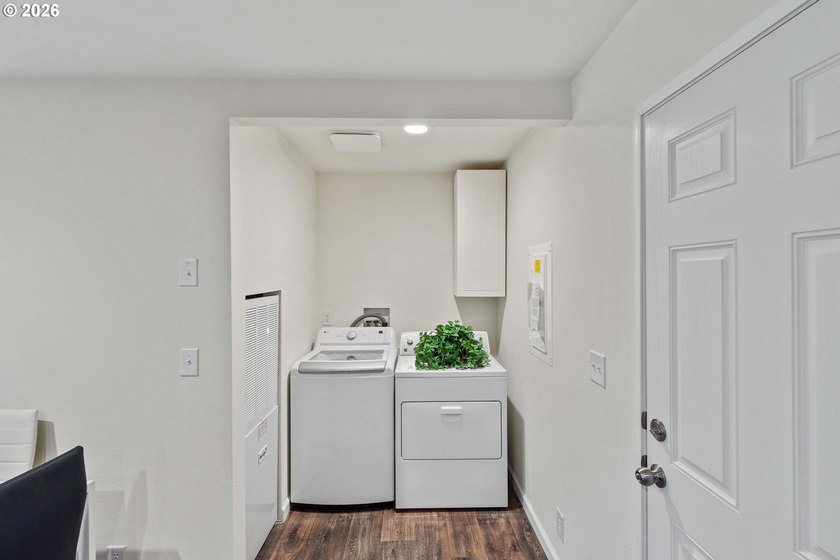 This move-in-ready home offers three bedrooms, twOpo bathrooms - photo 21