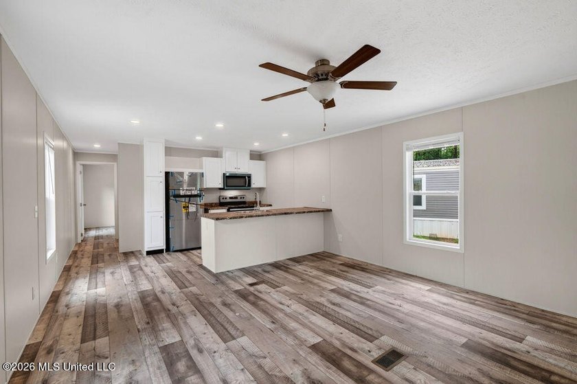 Brand new and never lived in! This beautiful 16' x 76' - photo 3