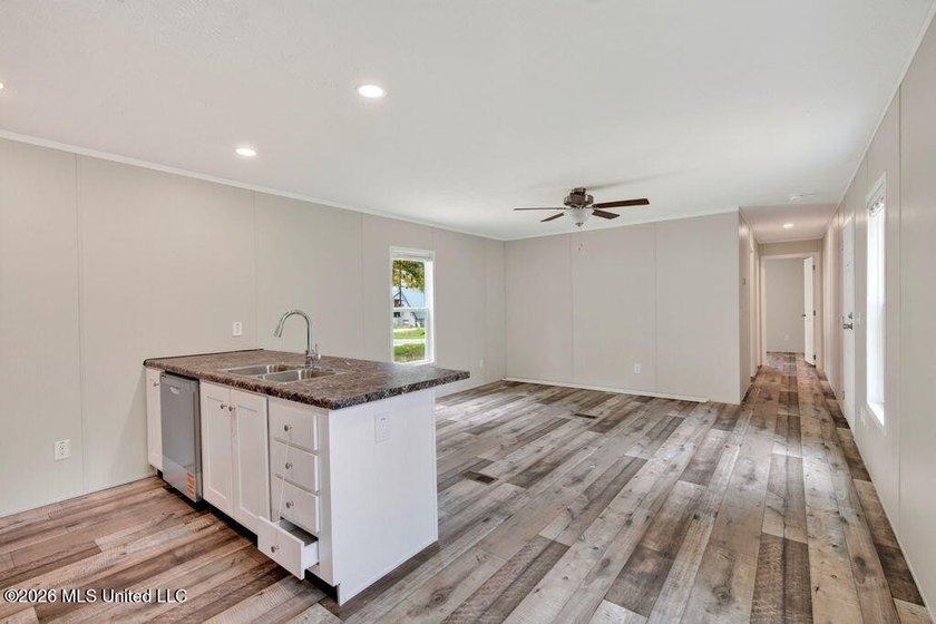 Brand new and never lived in! This beautiful 16' x 76' - photo 5