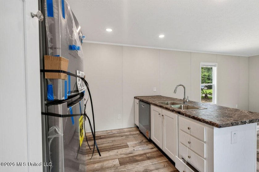 Brand new and never lived in! This beautiful 16' x 76' - photo 9