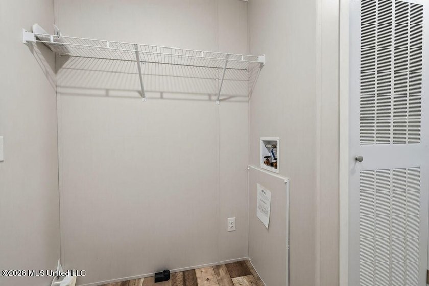 Brand new and never lived in! This beautiful 16' x 76' - photo 10