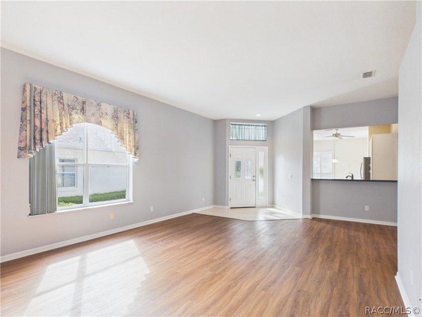 One or more photo(s) has been virtually staged. Rare floor plan - photo 9