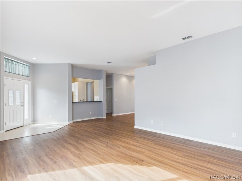 One or more photo(s) has been virtually staged. Rare floor plan - photo 10