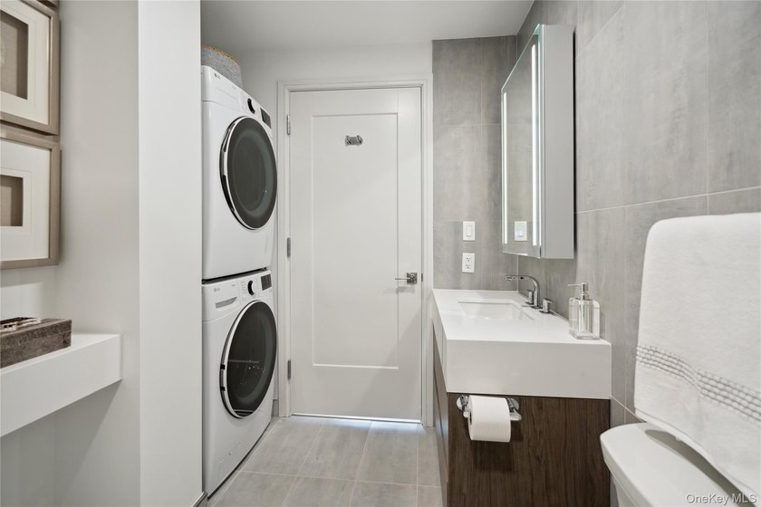 Immediate occupancy available in The Rose at Great Neck. 40-New - photo 18
