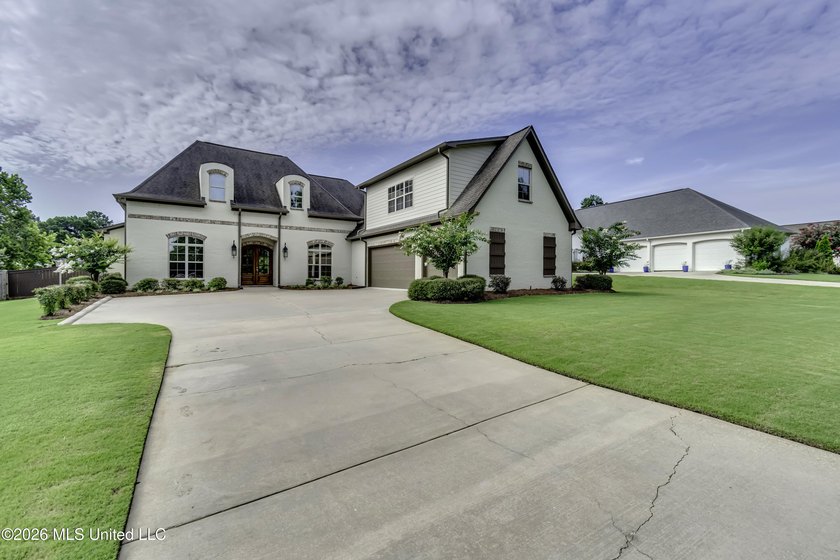 Experience luxury living in this custom-built, one-owner home - photo 4