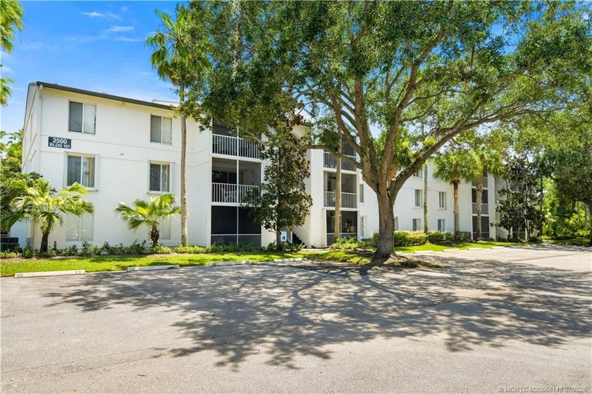 This ground-floor unit in the gated community of The Anchorage - photo 4