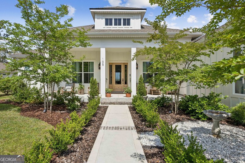 Exceptional craftsmanship and thoughtful design define this - photo 2
