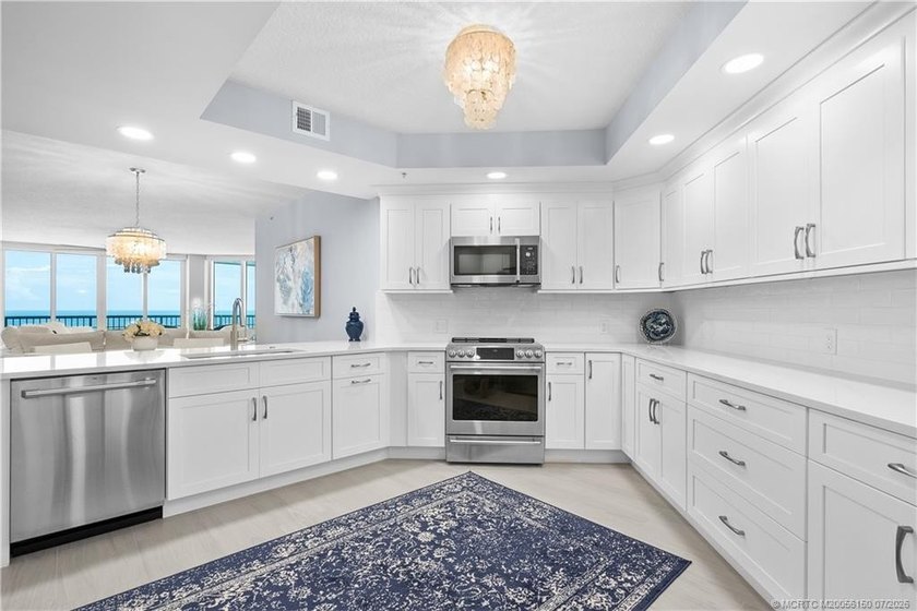 Completely remodeled with over $300,000 in custom renovations - photo 7