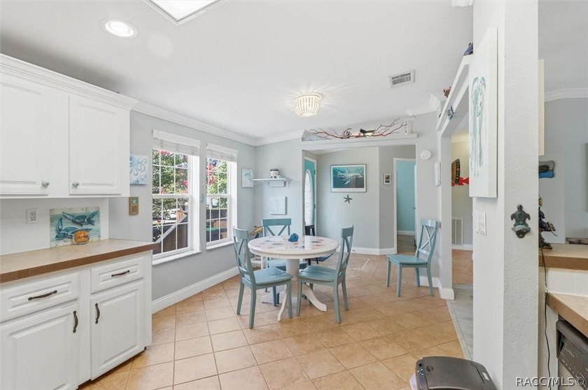 Welcome to 8421 W. Scott Court in beautiful Chassahowitzka, a - photo 7